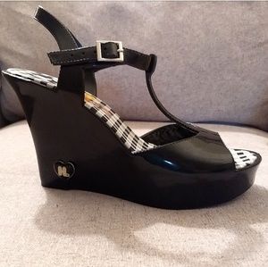 Harajuku lovers black t strap jelly sandal wedge